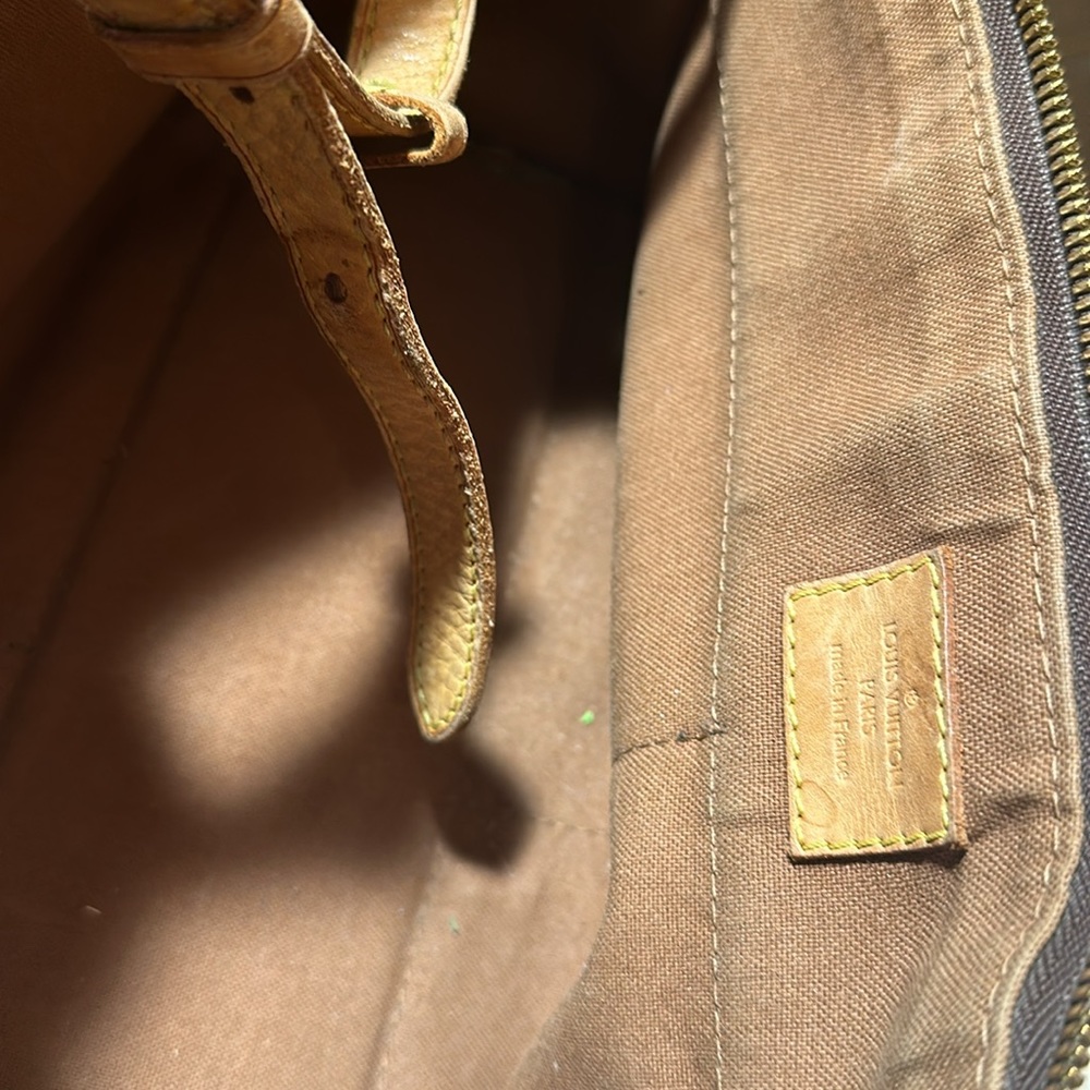 Louis Vuitton - Picture 8 of 9